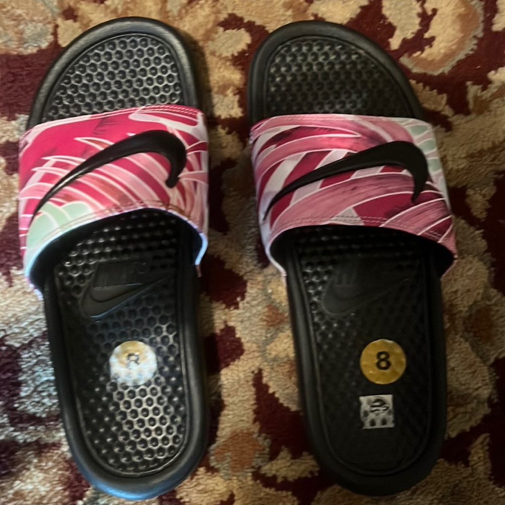Woman's Nike Slids